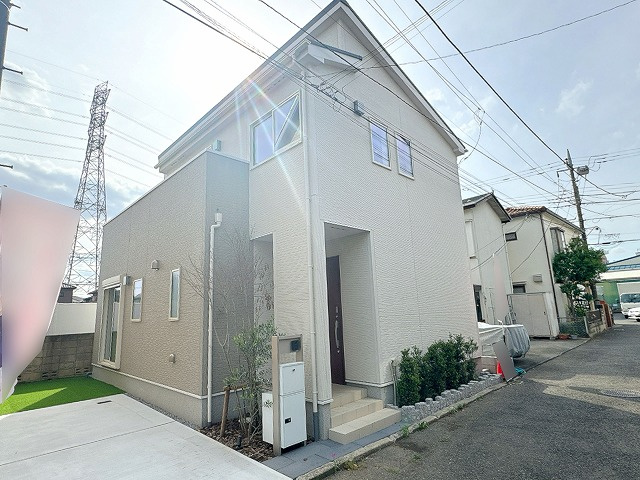 【外観】 | 志木市中宗岡3丁目　新築一戸建住宅　全1棟　(ふじみ野店) | 白を基調としたモダンな外観。
・長期優良住宅
・住宅性能表示
・耐震等級3
・フラット35S
・最長30年保証延長制度