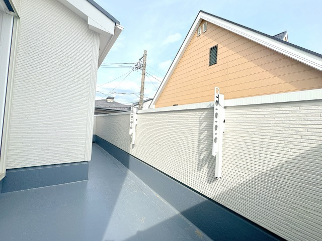 【バルコニー】 | 志木市中宗岡3丁目　新築一戸建住宅　全1棟　(ふじみ野店) | 物干金物も完備しています。