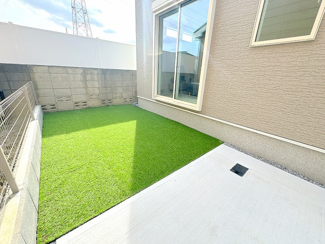 【庭】 | 志木市中宗岡3丁目　新築一戸建住宅　全1棟　(ふじみ野店) | ちょっとしたお庭もあります。夏のBBQやプールにいかがでしょうか。