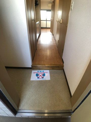 リバーサイド金岡 五番館の玄関