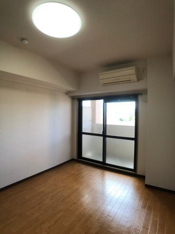 リバーサイド金岡 五番館の洋室
