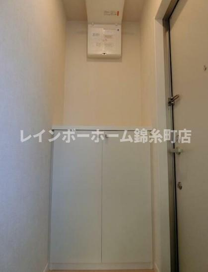 江戸川区松島３丁目のアパートの玄関