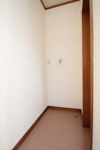 ハイツコウチの設備|洗濯機置き場は室内です！※他室参考写真