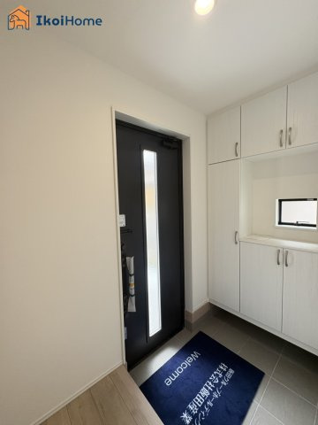 神戸市西区玉津町今津　新築戸建の玄関|【ホームページに現地動画掲載中】●年中無休：当日予約可●玄関にはコの字型のシューズボックスを完備！