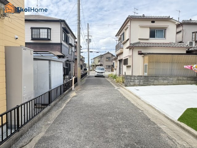 神戸市西区玉津町今津　新築戸建の前面道路含む現地写真|●年中無休：当日予約可●前面道路は幅員約4.2ｍございます。交通量少なくお子様も安心です！