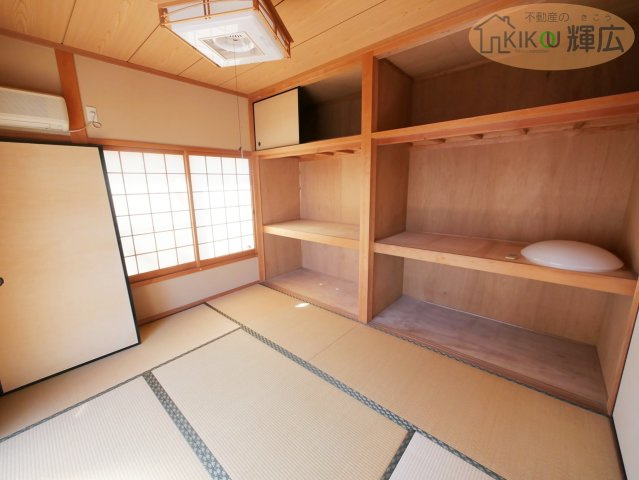 明石市魚住町西岡　中古戸建の寝室