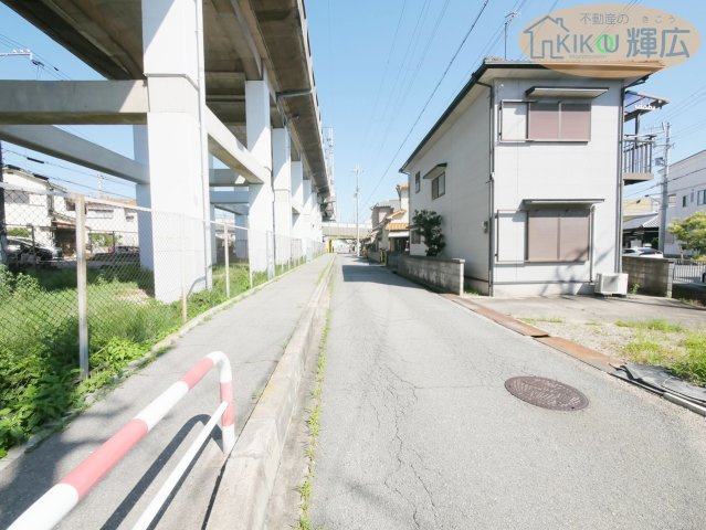 明石市魚住町西岡　中古戸建の前面道路含む現地写真