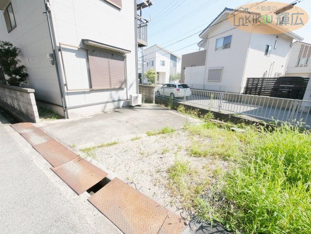 明石市魚住町西岡　中古戸建の駐車場