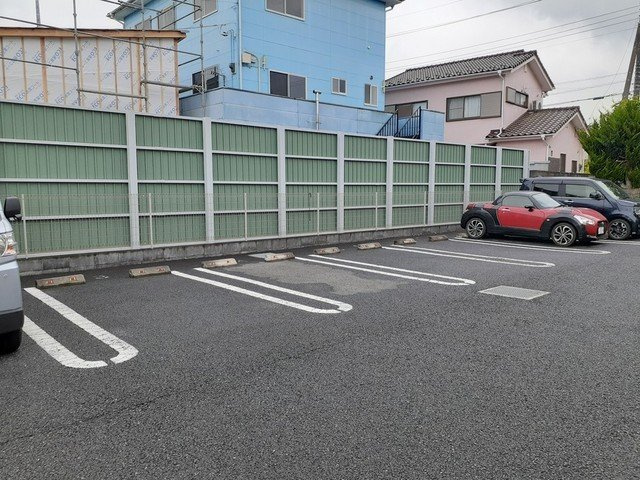 シーマ・コート　本郷の駐車場|車をお持ちの方に嬉しい駐車場付きの物件です