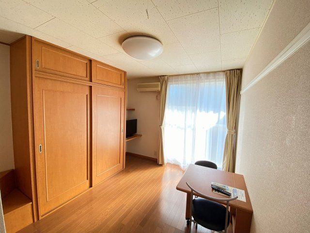 レオパレスメルヴェイユの居間・リビング|ゆったり過ごせる居間です