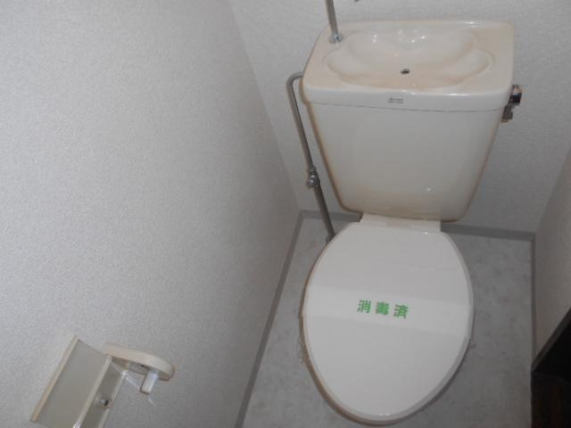 犬竹ハイツのトイレ|落ち着いた色調のトイレです