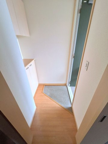 パティオ北柏台Ｂの玄関|収納もある玄関です