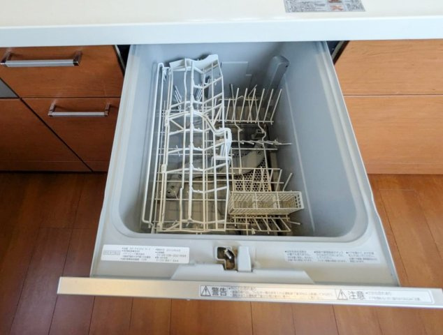 中野区白鷺1丁目のキッチン|食後の片づけに便利な食器洗乾燥機を装備