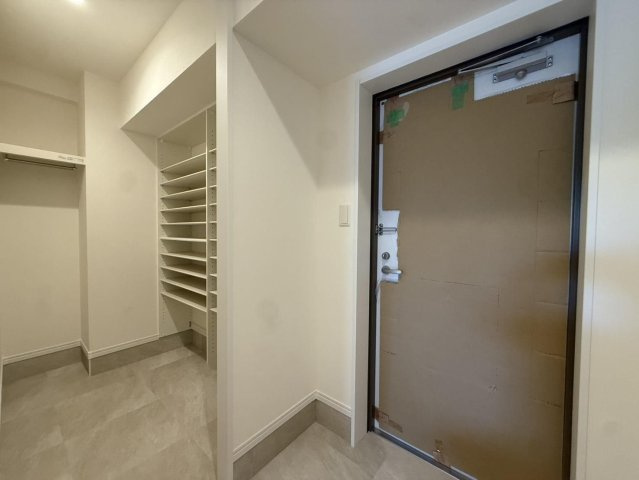 熊本市東区長嶺南８丁目の賃貸マンションの玄関