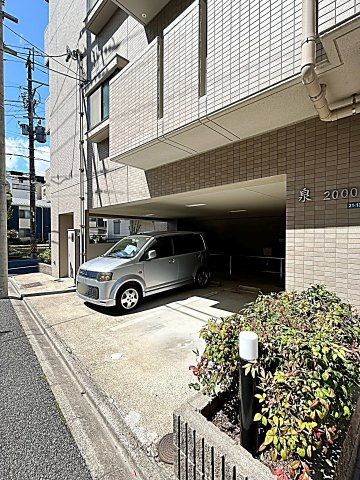 泉２０００の駐車場