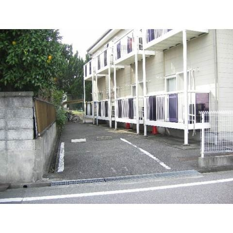 サープラスワン城南の駐車場