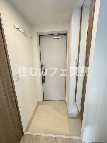 リブリ・西国立の玄関
