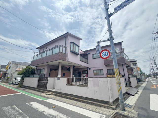 広美ハイツのエントランス