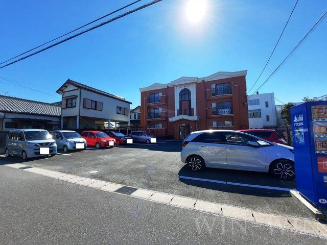南の風ビルの駐車場