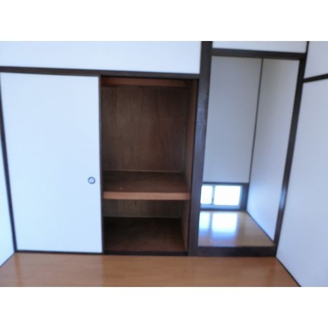 西田貸家の収納