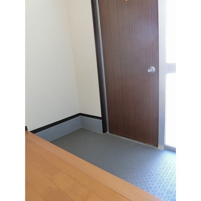 西田貸家の玄関