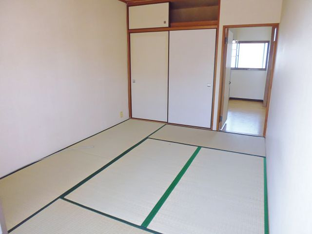 シティハイムフォーサム(大久保町森田）の和室