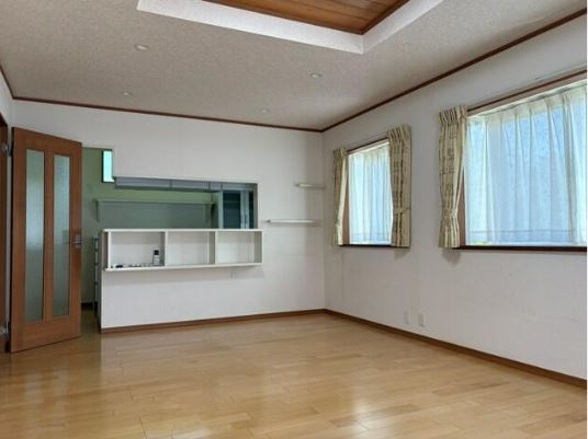【中古】入間郡毛呂山町平山中古住宅の居間・リビング