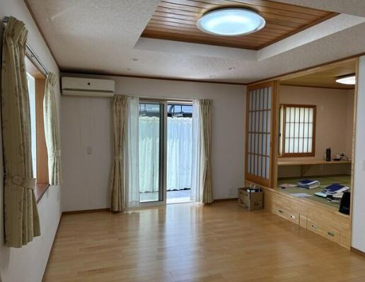 【中古】入間郡毛呂山町平山中古住宅の居間・リビング