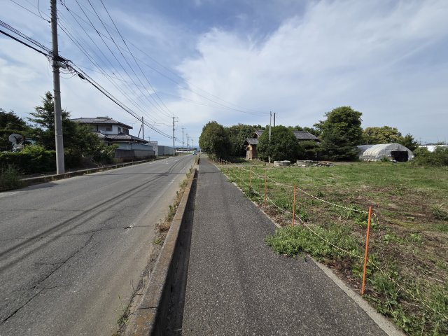 太田市大原町　売地の前面道路含む現地写真