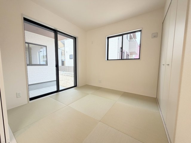 三郷市彦江1丁目　新築平屋戸建の和室|リビング横の和室はお子様の遊び場としても活用できます