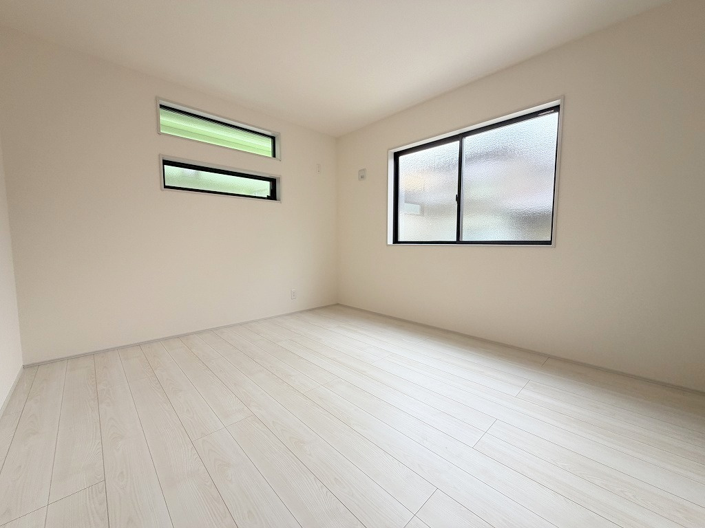 三郷市彦江1丁目　新築平屋戸建の洋室|2面採光の明るい洋室7帖・主寝室としていかがでしょう