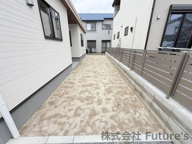 三郷市彦江1丁目　新築平屋戸建の庭|お子様のプール遊びやガーデニングも楽しめるお庭付きです