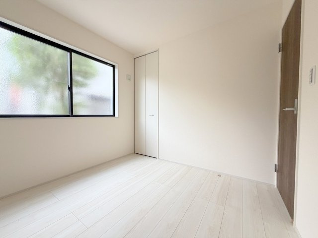 三郷市彦江1丁目　新築平屋戸建の洋室|収納付きの洋室4.5帖・子供部屋としていかがでしょう
