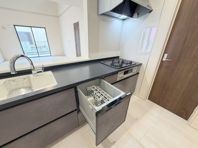 三郷市彦江1丁目　新築平屋戸建のキッチン|水回り仕様をグレードアップしたキッチンです