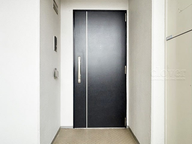【その他共用部分】 | ダイアパレスグランデューロ板橋壱番館 | 皆様をお迎えする、お部屋の玄関ドア。開けやすさや開放角度、ドアノブの操作しやすさや鍵の形状などを、現地で一度ご確認ください。～即日のご見学可能～　お問合せはお気軽にどうぞ。
