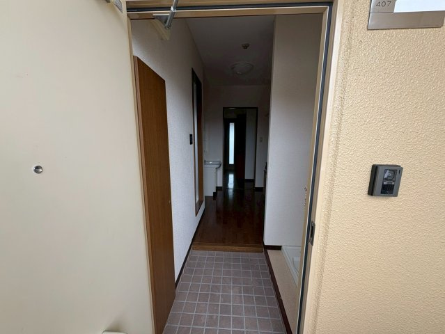 アビーロード西条の玄関