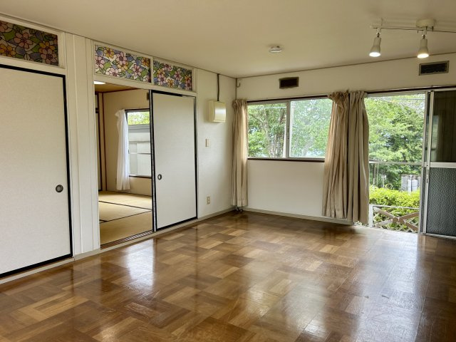 伊豆の国市　小松ケ原別荘地の居間・リビング