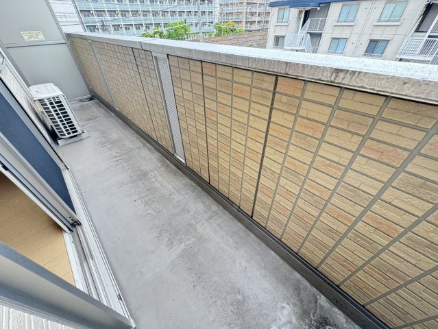 エクセル西船橋Ⅱのバルコニー