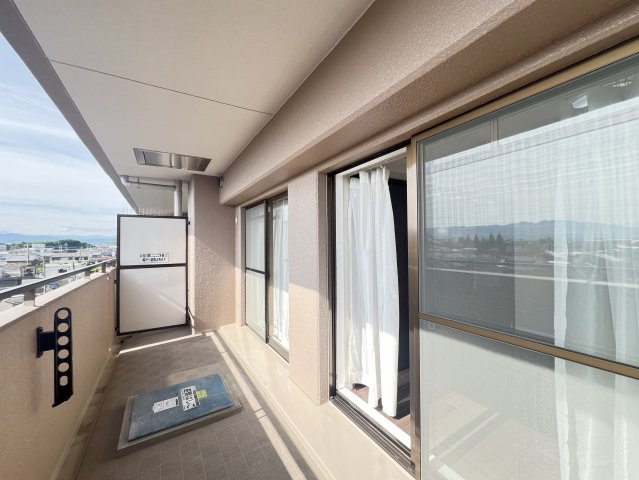朝日プラザCITY南大和イーストウィングD棟のバルコニー|落ち着いた時間を過ごせるバルコニーです