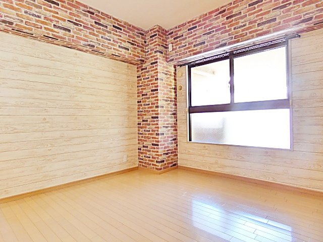 ロイヤルコンフォート日進の洋室