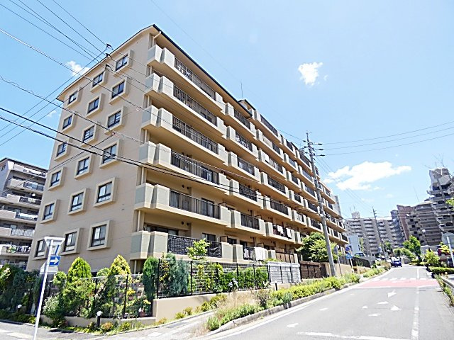 ロイヤルコンフォート日進の外観