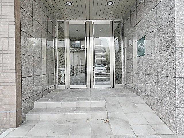 レージュ竹の山のエントランス