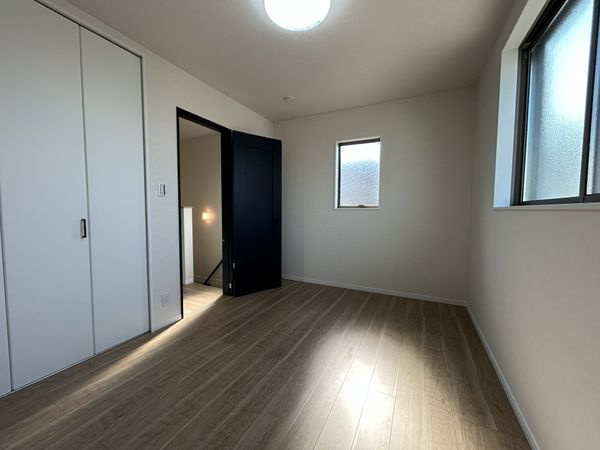摂津市東別府2丁目　新築戸建の洋室|明るい洋室です