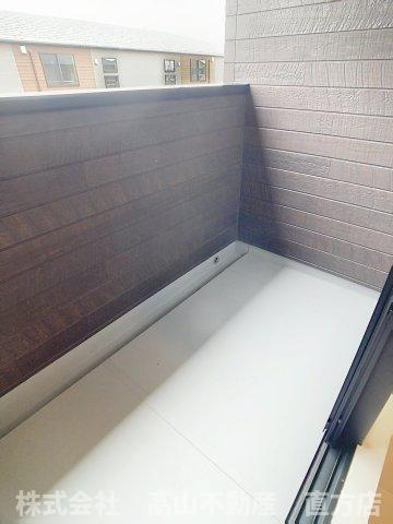 直方市大字感田のアパートのバルコニー