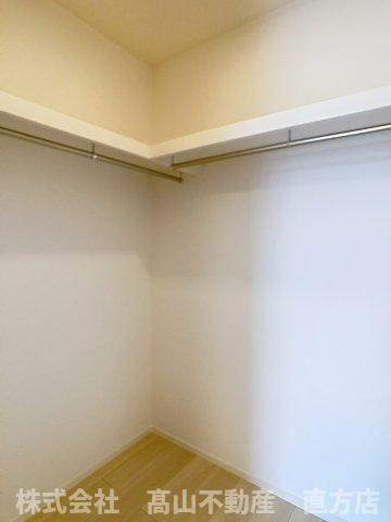 直方市大字感田のアパートの収納