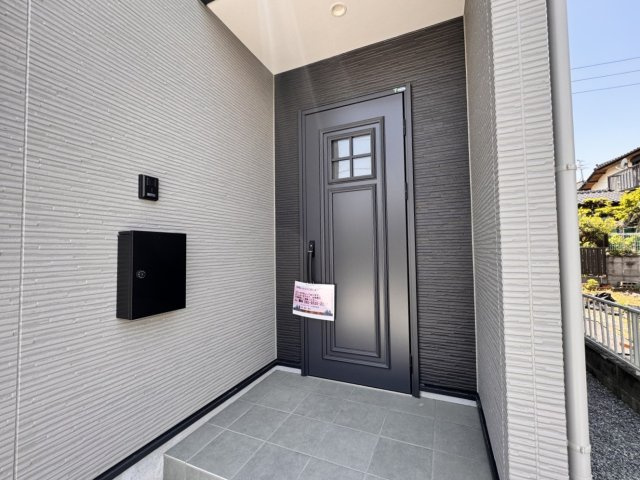 熊本市南区良町１丁目の新築一戸建の玄関