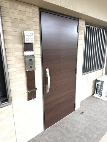 オハナ北戸田ガーデニアB棟の玄関