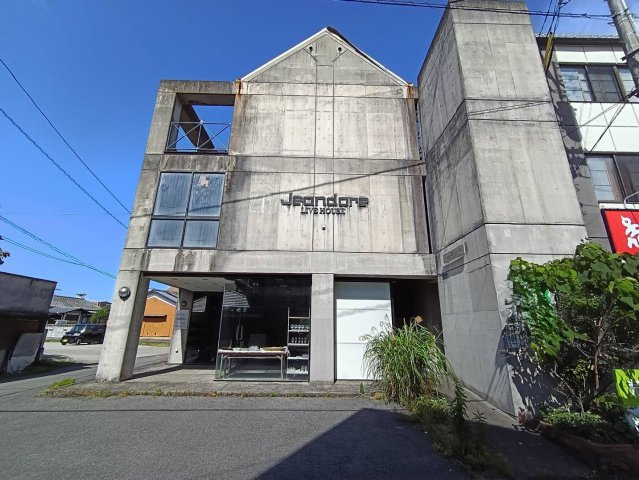 西条市大町838-4　店舗付き住宅の外観