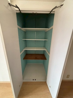 【収納】 | 昭島つつじが丘ハイツ3号棟 | ※クリーニング前の写真です。
リビング収納です