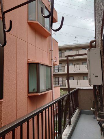 滝口マンションのバルコニー|別部屋の参考写真です。